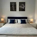 Charming Beach Apartment - Relax & Work