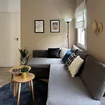 Charming Beach Apartment - Relax & Work