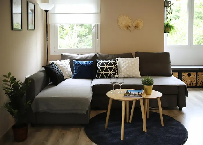 Charming Beach Apartment - Relax & Work